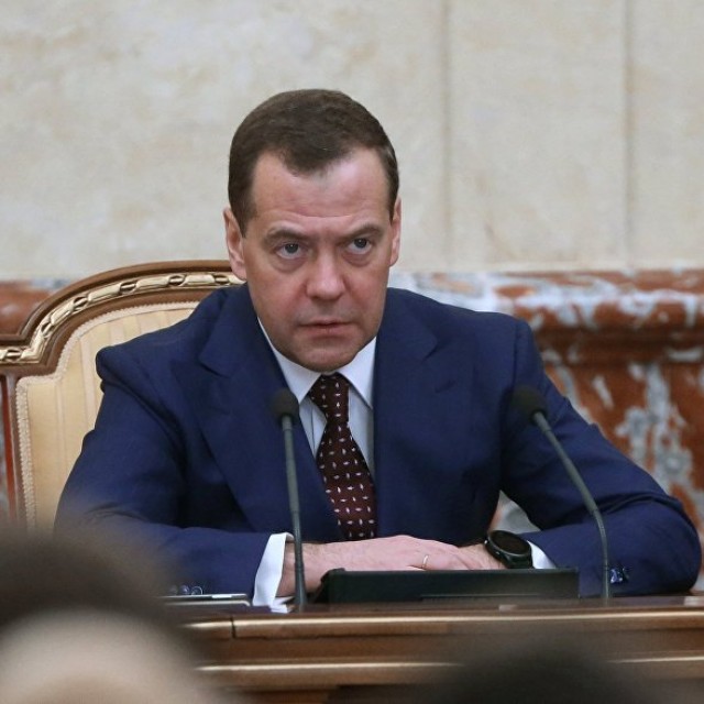 КПРФ обсудит с Медведевым вопросы развития аграрного сектора