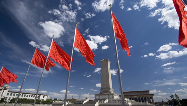 На площади Тяньаньмэнь в Пекине прошла церемония поминовения павших героев