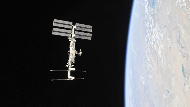 Роскосмос подтвердил планы НАСА по покупке еще двух мест на "Союзах"