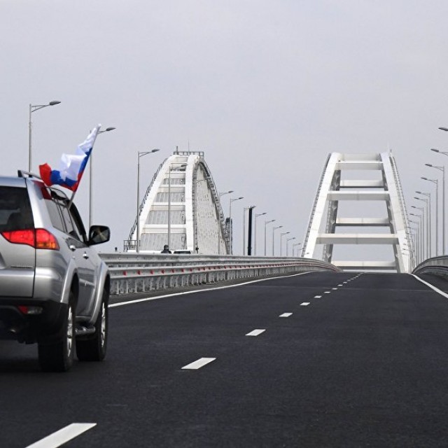 В Киеве объяснили, почему Крымский мост "принадлежит" Украине
