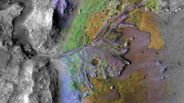 Геологи нашли на Марсе следы взорвавшихся вулканов