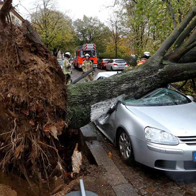 СМИ: в Европе число жертв от урагана "Герварт" возросло до шести