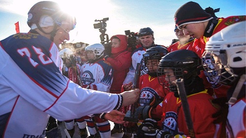 Хоккеисты из России и Китая сыграют в хоккей на льду пограничной реки Амур