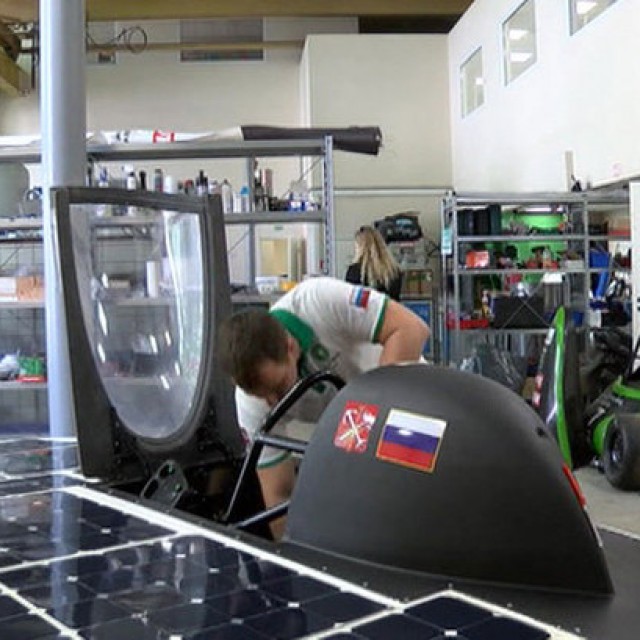 В Петербурге испытывают первый в России солнцемобиль