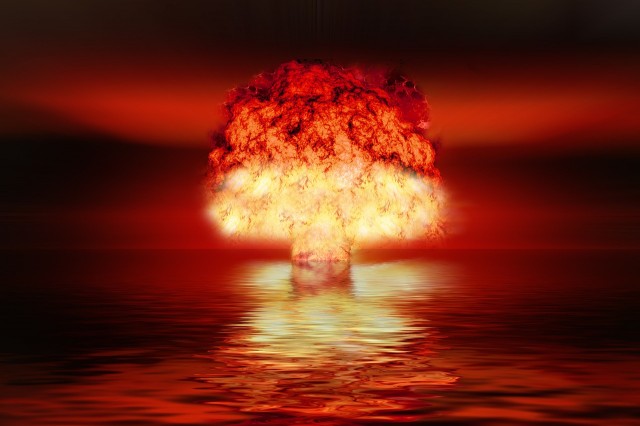 Как атомное оружие чуть не ударило по своим