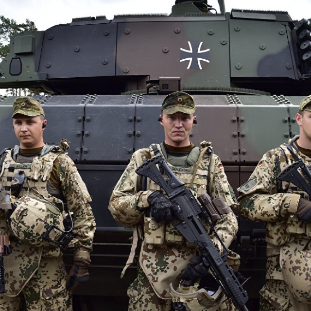 НАТО планирует создать 30-тысячный резерв на случай "нападения России"
