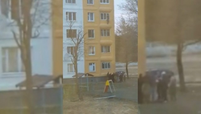 На Сахалине прохожие поймали упавшего с четвертого этажа ребенка