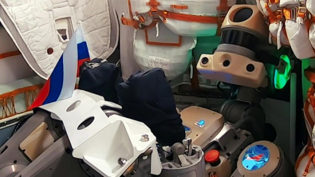 Четыре дня в безвоздушном пространстве: ради Федора космонавты провели перестыковку вручную