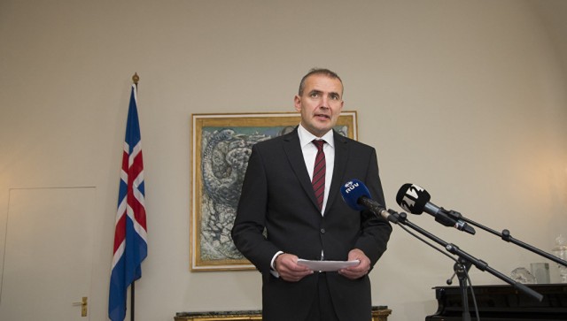Президент Исландии сломал нос во время принятия ванны