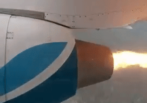 Пассажир летевшего в Иркутск Ан-148 снял пламя, вырывающееся из двигателя