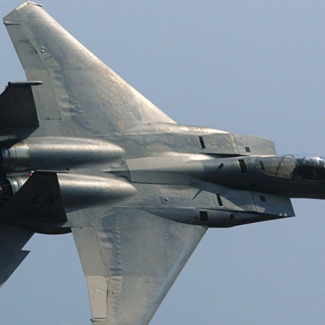 «Российское вторжение»: в Сети высмеяли погоню американских F-15 за "НЛО"