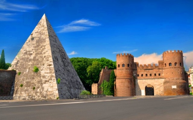 Пирамида Цестия в Риме, Италия