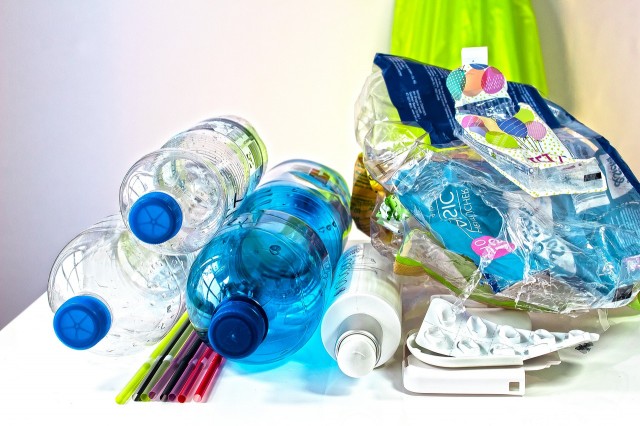 Применение пустых пластиковых бутылок в быту