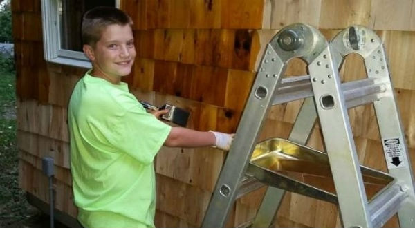 13-летний мальчик построил себе дом