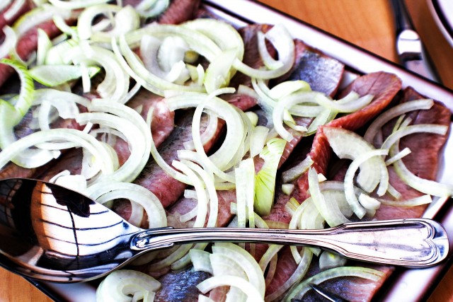 Салат на зиму с селедкой и овощами