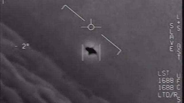 Пентагон опубликовал видео погони за НЛО